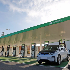 Estación de carga de vehículos eléctricos de Iberdrola.