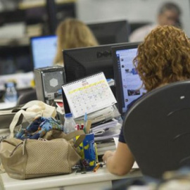 El decreto no establece qué tipo de artefactos han de utilizarse para controlar la jornada horaria de los trabajadores ni cómo se almacenan y gestionan sus datos. - FOTOGRAFÍA: EUROPA PRESS