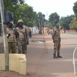 Militares en una calle de Uagadugú, capital de Burkina Faso.