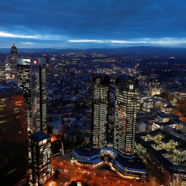 Vista aérea de la sede del Deutsche Bank en el distrito financiero de Fráncfort.. REUTERS/Kai Pfaffenbach