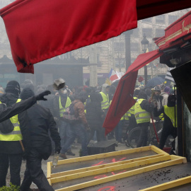 Las protestas de los chalecos amarillos en el restaurante Fouquet's de París este sábado. REUTERS/Philippe Wojazer