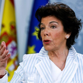 30/04/2019.- La ministra de Educación y portavoz del Gobierno, Isabel Celaá, durante la rueda de prensa posterior al consejo ministros, este martes en el palacio de la Moncloa de Madrid. EFE/Emilio Naranjo  Crédito: EFE