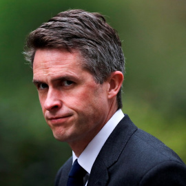 El ex ministro de Defensa, Gavin Williamson, saliendo de Downing Street en Londres, en una imagen de archivo. / REUTERS - Alkis Konstantinidis