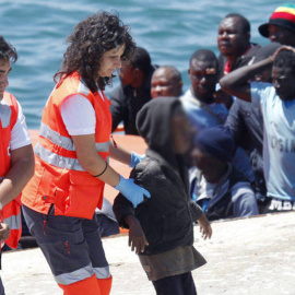 Menores no acompañados, llegando a aguas andaluzas. EFE