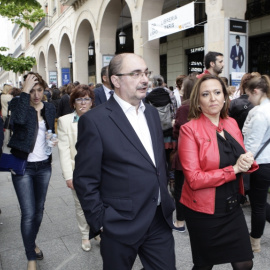 El presidente del Gobierno de Aragón, Javier Lambán, y la consejera de Educación, Mayte Pérez. / Aragonhoy.net