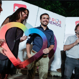 Alberto Garzón junto a Sol Sánchez durante su arranque de campaña en Madrid. IU- José Camó