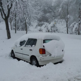 Complicaciones por la nieve: Cortado un tramo de la AP-6 y afectadas otras 300 carreteras. / Europa Press