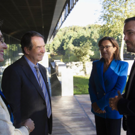 26/09/2022-El ministro de Consumo, Alberto Garzón, con la subdelegada del Gobierno, Maia Larriba; el alcalde de Vigo, Abel Caballero y la directora eecutiva del AESAN Isabel Peña-Rey (i), durante su visita al Laboratorio Nacional de Biotoxinas Marinas