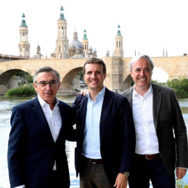 El presidente del PP, Pablo Casado, durante su intervención en la presentación hoy en Zaragoza del programa electoral europeo para las elecciones del 26 de mayo junto a los candidatos del partido a la Presidencia del Gobierno de Aragón, Luis María Bea