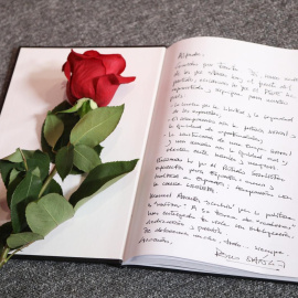 Mensaje que el presidente del Gobierno y secretario general del PSOE, Pedro Sánchez ha escrito en el libro de condolencias por el fallecimiento de Alfredo Pérez Rubalcaba. /PSOE