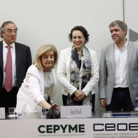 El entonces presidente de Cepyme y actual presidente de CEOE, Antonio Garamendi, su antecesor en la patronal, Juan Rosell, la exministra de Empleo Fátima Bañez, la ministra de Trabajo Magdalena Valerio, el secretario general de CC OO Unai Sordo y el sec