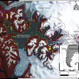 07/10/2022. Imagen de satélite del Lago Greve (Chile) y de los puntos de referencia circundantes. La zona que pasó de ser lago a superficie terrestre desde el 8 de abril hasta el 1 de noviembre de 2020 está resaltada en amarillo.