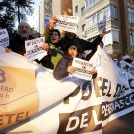 Personas manifestándose en Madrid para reclamar el derecho de sufragio para las personas con discapacidad intelectual. EFE