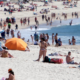 La playa de Samil, en Vigo, hace unos días. EFE / Salvador Sas