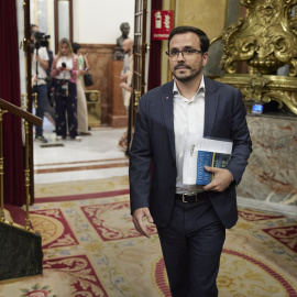 El ministro de Consumo, Alberto Garzón, a su llegada a una sesión plenaria, en el Congreso de los Diputados. E.P./Jesús Hellín