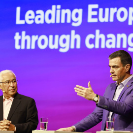 El Presidente de España, Pedro Sánchez, y el Primer Ministro de Portugal, Antonio Costa, asisten a un panel en el congreso del Partido de los Socialistas Europeos (PSE).