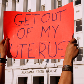 Protestas de mujeres sen Alabama. REUTERS