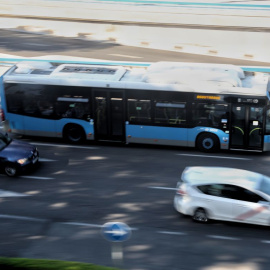 Un autobús de la Empresa Municipal de Transportes madrileña (EMT), en Atocha, a 1 de septiembre de 2022, en Madrid.