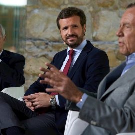  Casado junto a Arias Salgado e Ignacio Camuñas el 19 de julio de 2021. EFE/ Raúl Sanchidrián