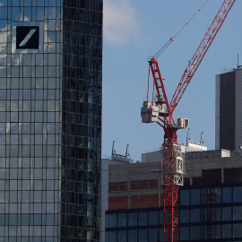 Las sedes de Commerzbank y de Deutsche Bank en el distrito financiero de Fráncfort. REUTERS/Kai Pfaffenbach