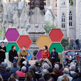 Acte electoral de BComú davant la Sagrada Família.