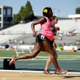 Alysia Montano corre embarazada en la primera ronda de los 800 metros de carrera de mujeres durante el día 2 del Campeonato al aire libre el 26 de junio de 2014 en Sacramento, California. Ezra Shaw / AFP