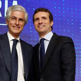 Adolfo Suárez Illana junto a Pablo Casado en un reciente acto público. (BALLESTEROS | EFE)