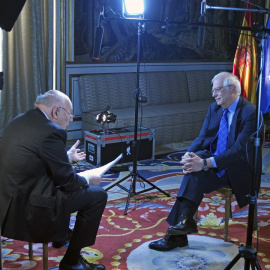 El ministre d'Afers Estrangers espanyol, Josep Borrell, durant l'entrevista de Tim Sebastian, al programa DW Conflict Zone. DW