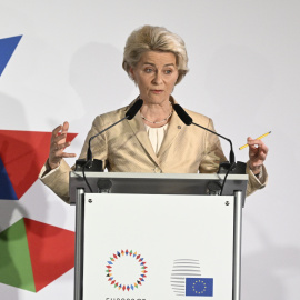 Imagen de la Presidenta de la Comisión Europea Ursula von der Leyen en la cumbre de UE celebrada en Praga- 07/10/2022