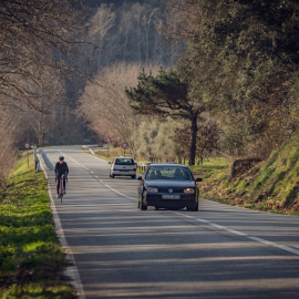 Ciclista en carretera