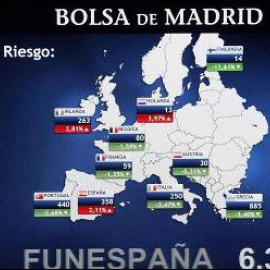 Panel informativo en el parqué madrileño que muestra el valor de la prima de riesgo en los distintos países europeos, el 25 de enero.