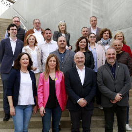 La cap de Llista de Junts per Catalunya a Lleida, Alt Pirineu i Aran al 12-M, Jeannine Abella, amb altres membres que l'acompanyen a la llista