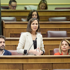 La secretaria general de Podemos, Ione Belarra, interviene durante una sesión de control al Gobierno, en el Congreso de los Diputados, a 24 de abril de 2024, en Madrid.