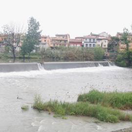 30/04/2024 - La resclosa del riu Ter a Roda de Ter, en una imatge del 30 d'abril.