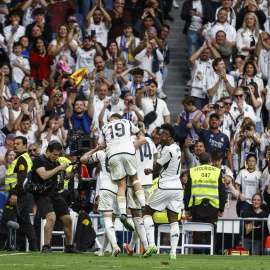 Los jugadores del Real Madrid celebran un gol en el Estadio Santiago Bernabeu, a 4 de mayo de 2024.