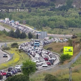 Fuertes retenciones en la A-1 y A-4, camino a la Comunidad de Madrid, por dos accidentes en la operación retorno del puente de mayo.