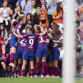 Aitana Bonmatí, jugadora del FC Barcelona, celebra su gol durante el partido final de la UEFA Women's Champions League frente al Olympique Lyonnais en San Mamés, a 25 de mayo de 2024.