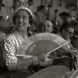 Carmen Polo junto a Francisco Franco en la plaza de toros del Chofre (San Sebastián).