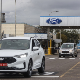 Varios trabajadores en la fábrica de Ford, a 12 de junio de 2024, en Almussafes, València.