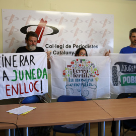 Isabel Mateu, de la Plataforma Aturem la incineradora de Juneda; Joan Vázquez, d'Ipcena; Gerard Batalla, de Pobles Vius; i Carla Roca, d'Assemblea Pagesa