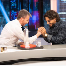 Maluma, junto a Pablo Motos en 'El Hormiguero' el 26 de junio de 2023. Imagen de archivo.