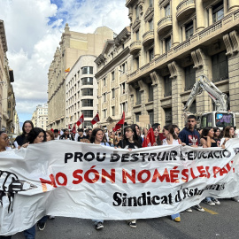 La pancarta principal de la manifestació d'estudiants al centre de Barcelona