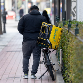 Foto de archivo de un repartidor de Glovo en Madrid.