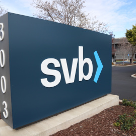 Cartel de SVB en la sede de Silicon Valley Bank (SVB) en Santa Clara, California, EEUU, 13 de marzo de 2023.