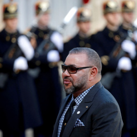 El rey de Marruecos, Mohammed VI a su llegada a una comida en París a 22 de febrero e 2023