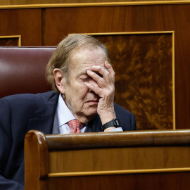 Ramón Tamames, el candidato de Vox para la moción de censura contra Pedro Sánchez, gesticula durante la segunda jornada en el Congreso de los Diputados.