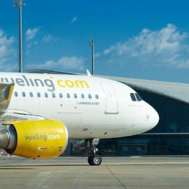 Vueling expresa su "compromiso" de reembolsar según la ley los billetes cancelados por el COVID