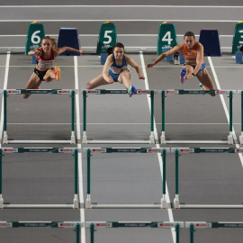 Carrera femenina de obstáculos en el Campeonato de Europa Indoor de Atletismo, en Estambul, a 5 de marzo de 2023.