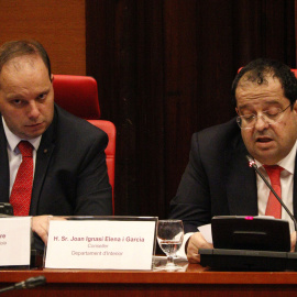 El director general dels Mossos d'Esquadra, Pere Ferrer, i el conseller d'Interior, Joan Ignasi Elena, en una compareixença al Parlament