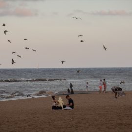 Foto de archivo de la playa de la Barceloneta (Barcelona) durante el verano de 2021.